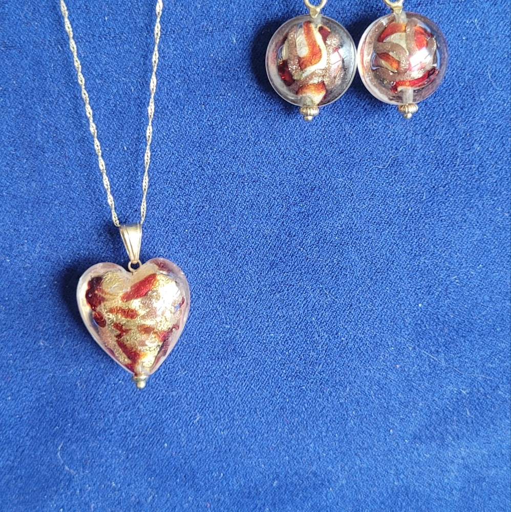 Gold and red glass necklace with earrings